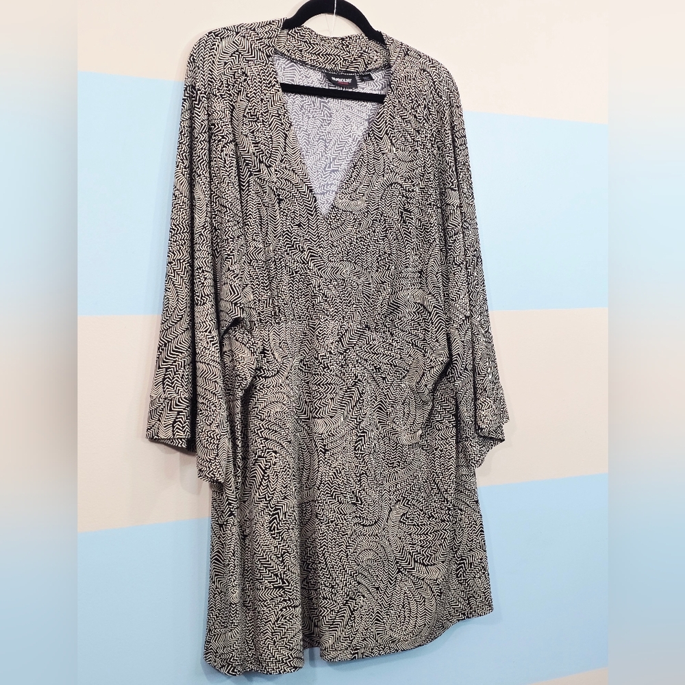 Avenue Plus Size Zigzag V-neck Tunic Blouse - Picture 3 of 8